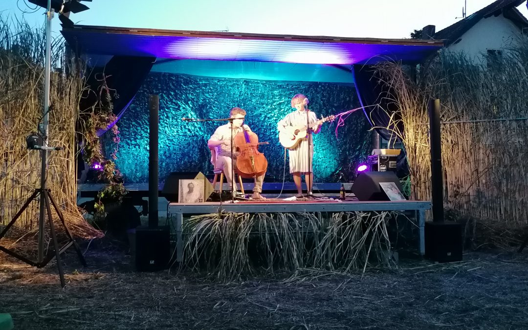 August 2022 – Picnic in Orange Holiday Edition